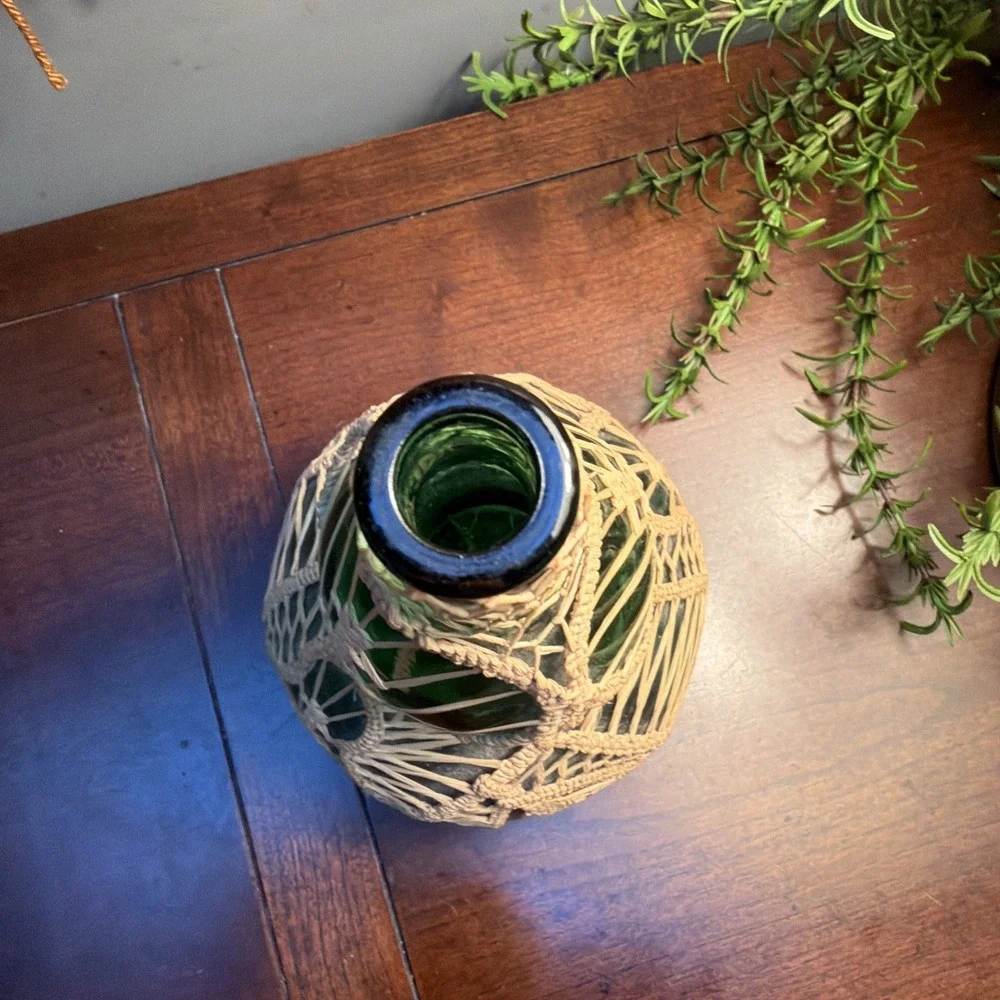 VTG Macrame Seagrass Wrapped Glass Green Bottle Vase Bohemian Tiki Nautical 8.5